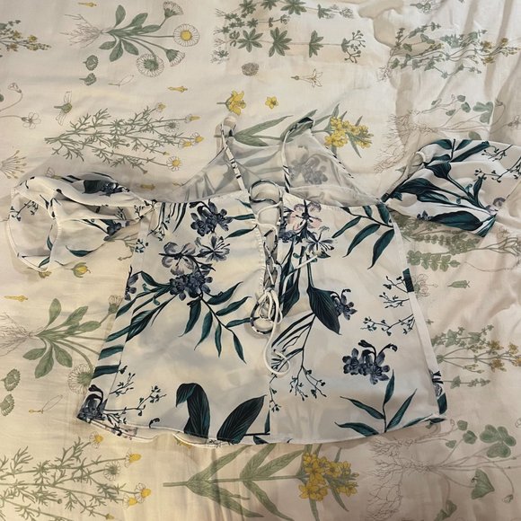 Off the shoulder tropical white and green blouse with bell sleeves! - Picture 12 of 12